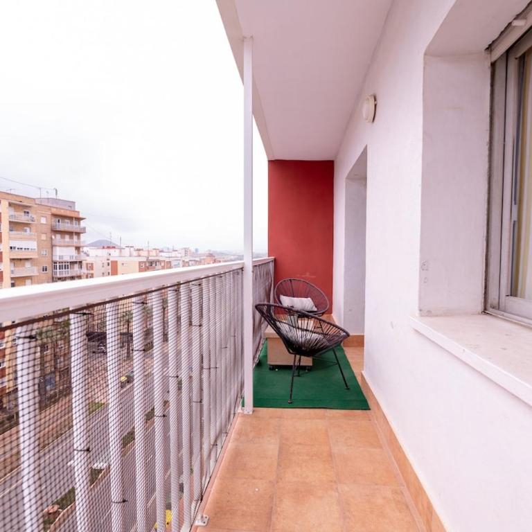 Spacious 5 Bedroom Apartment Near Train and Bus Station - Apartamento - 18