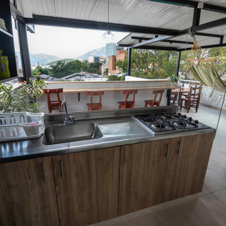 Poblado Guest House - Apartamento con terraza - 17