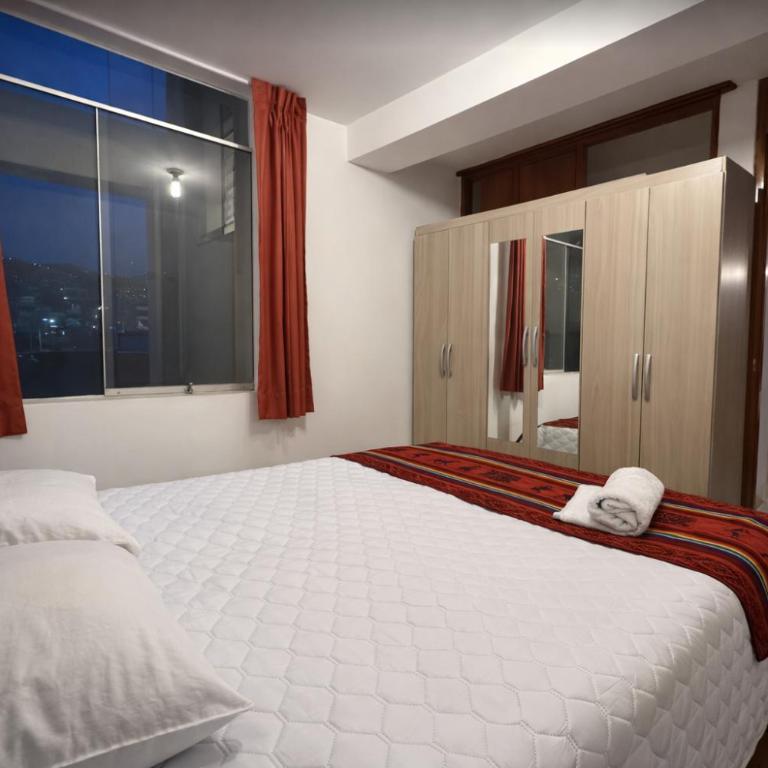 Dpto Pax 7 a 4 min Plaza de Armas - Con ascensor - Three-Bedroom Apartment - 4