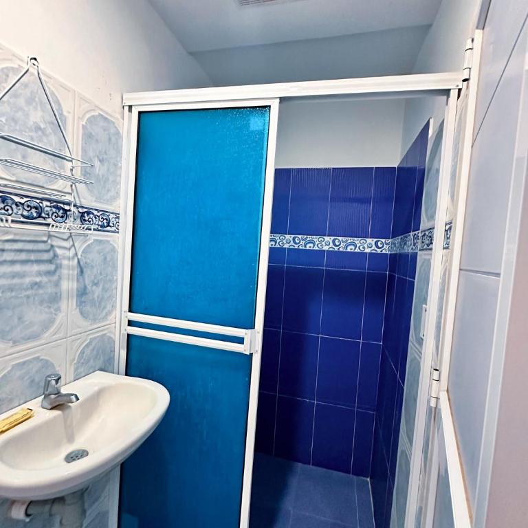 Posada Miss Gloría - Habitación Familiar con baño - 3