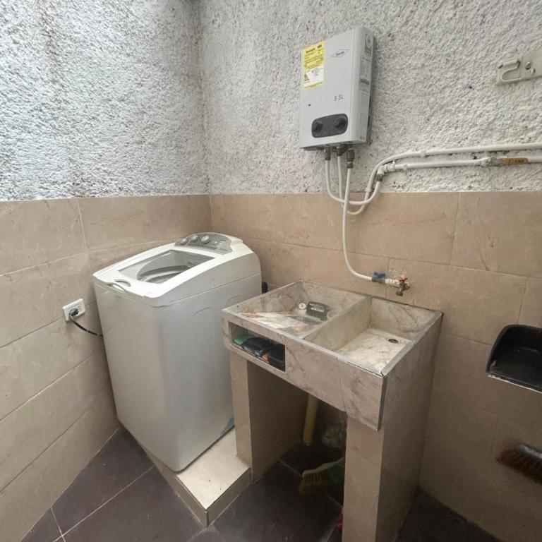 Acogedora Casa Cerca Del Graffitour Medellín - Three-Bedroom Apartment - 17