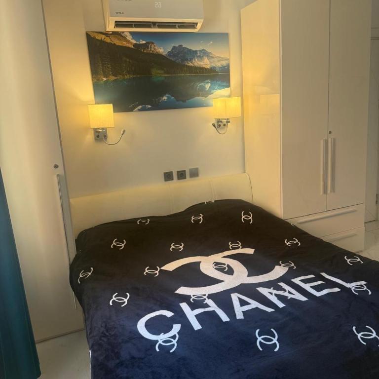 Luxure Suites - One-Bedroom Apartment - 4