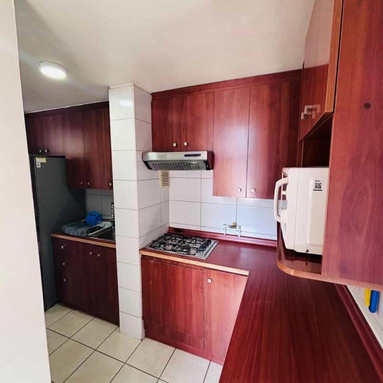 3 dormitorios Familiar con Estacionamiento gratis - Metro Santa Ana - Three-Bedroom Apartment - 15