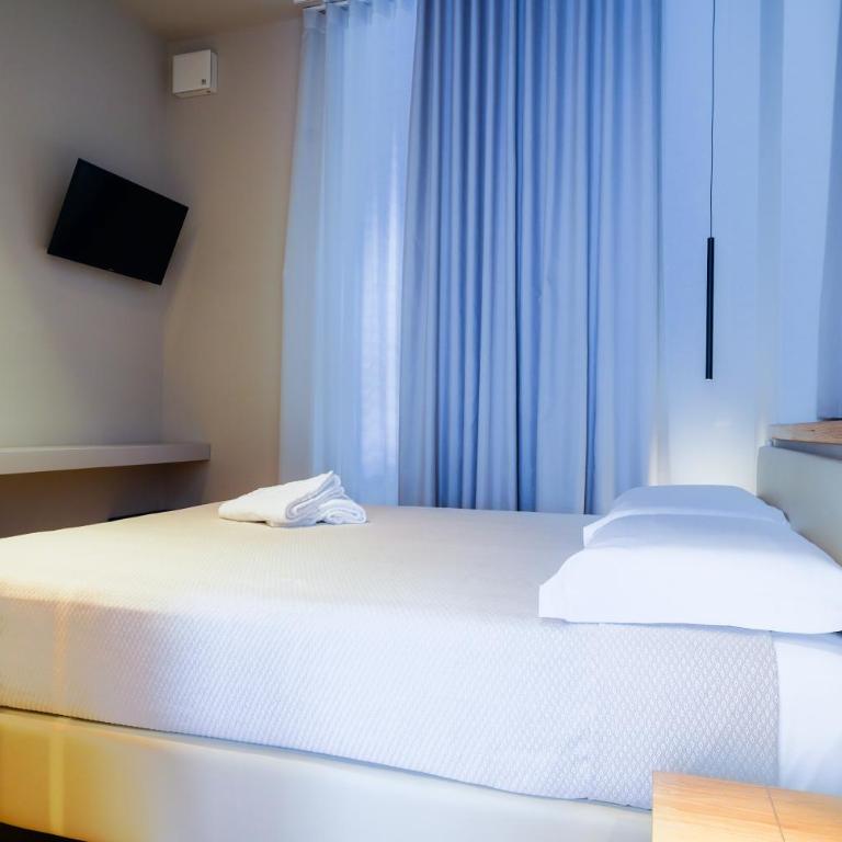 Virginia Madre Luxury Rooms - Boutique Guest House - Camera Matrimoniale Deluxe con Balcone - 12