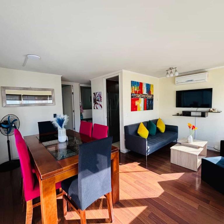 Depto en Santiago Centro con balcón y vista - parking opcional - Three-Bedroom Deluxe Apartment - 1