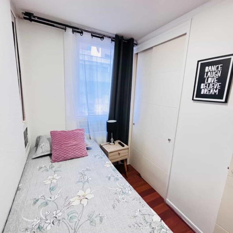 Depto en Santiago Centro con balcón y vista - parking opcional - Three-Bedroom Deluxe Apartment - 5