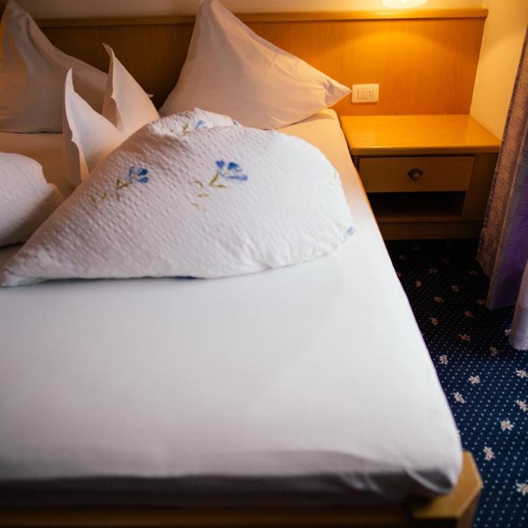 Hotel Pension Sonnegg - Doppelzimmer mit Balkon - 3