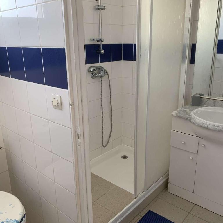 AIG 48 – Chalet climatisé – Gruissan – 6 personnes - Chalet 3 Chambres - 16