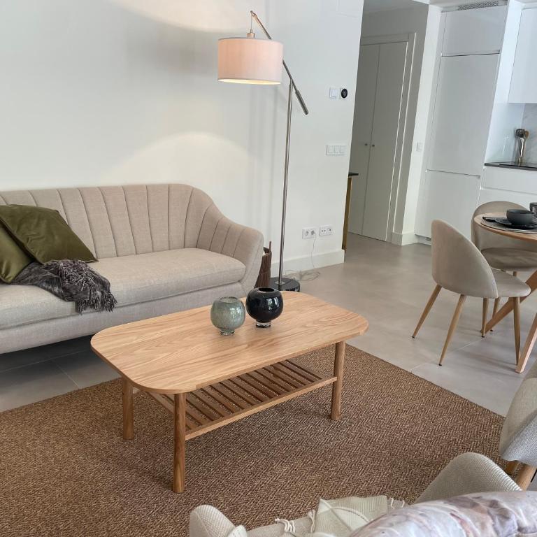 Private Garden Retreat with Pool, Walk to Beach - Casa Unifamiliar de 2 dormitorios - 43