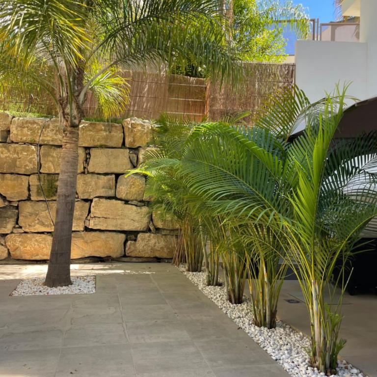 Private Garden Retreat with Pool, Walk to Beach - Casa Unifamiliar de 2 dormitorios - 55