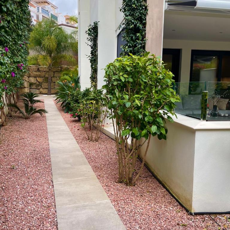 Private Garden Retreat with Pool, Walk to Beach - Casa Unifamiliar de 2 dormitorios - 57