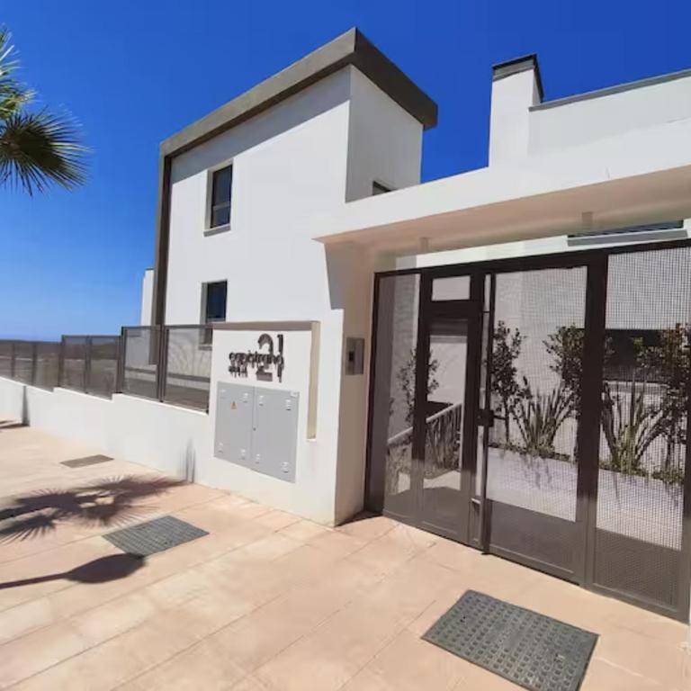 Private Garden Retreat with Pool, Walk to Beach - Casa Unifamiliar de 2 dormitorios - 68