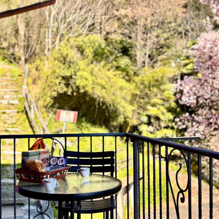 Bilocale con BALCONE a pochi minuti dal LAGO - Appartamento con 1 Camera da Letto - 1