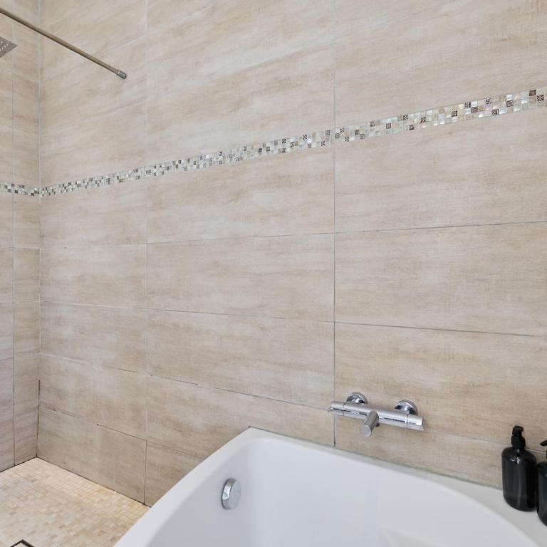Garden - Supermarket - Park - Wifi - 3 bedrooms - Appartamento con 1 Camera da Letto - 10
