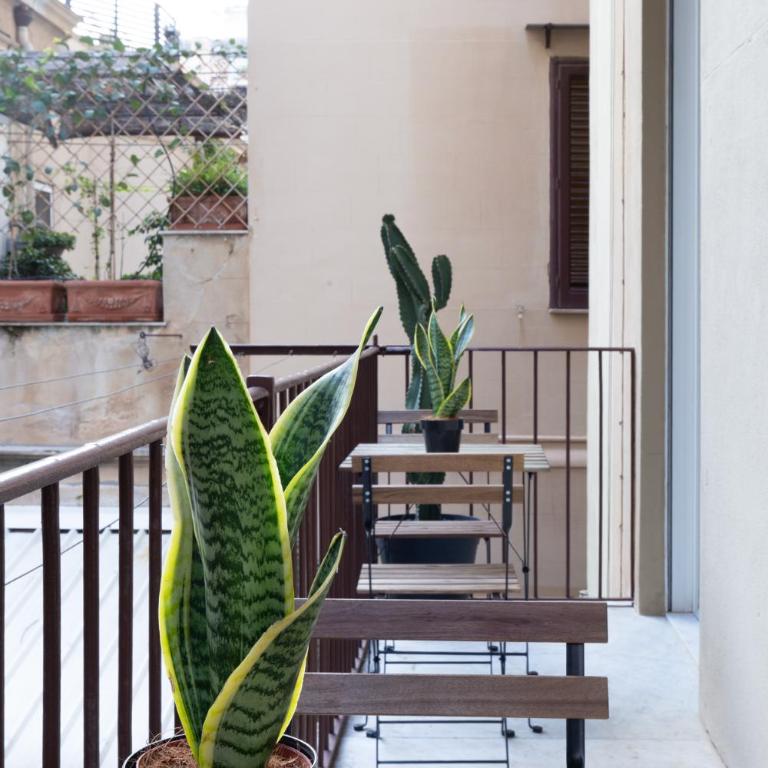 Palermo Holiday House - Suite & Rooms, Centro Politeama - Two-Bedroom Apartment with Balcony - 11