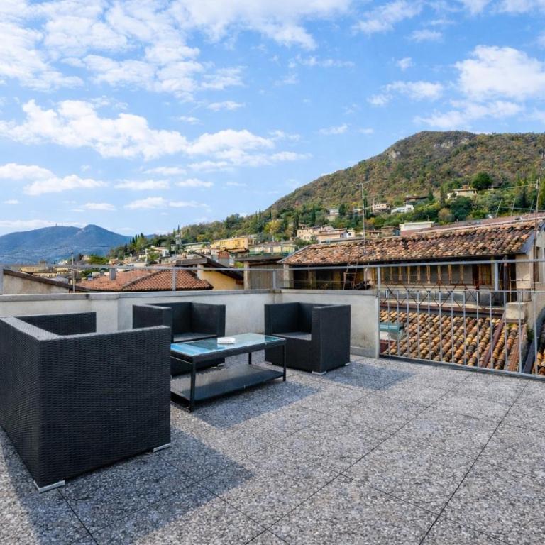 2 bedrooms 70 meters from lake and cathedral - Appartamento con 2 Camere da Letto, Balcone e Terrazza - 4