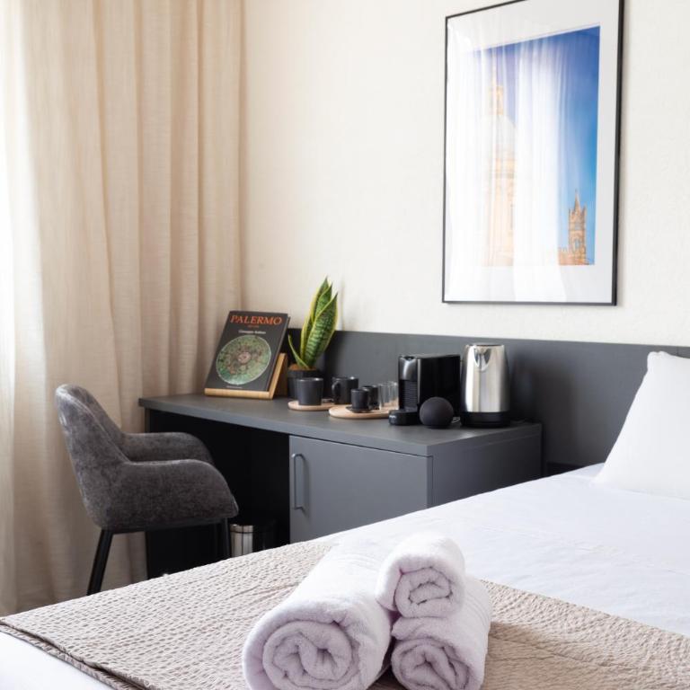 Palermo Holiday House - Suite & Rooms, Centro Politeama - Two-Bedroom Apartment with Balcony - 5