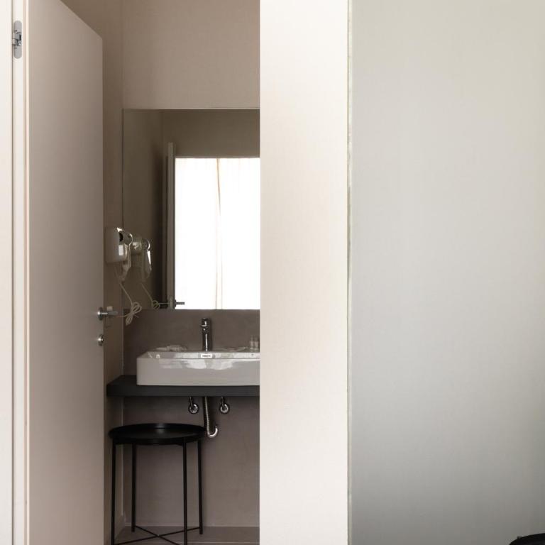 Palermo Holiday House - Suite & Rooms, Centro Politeama - Studio with Balcony - 5