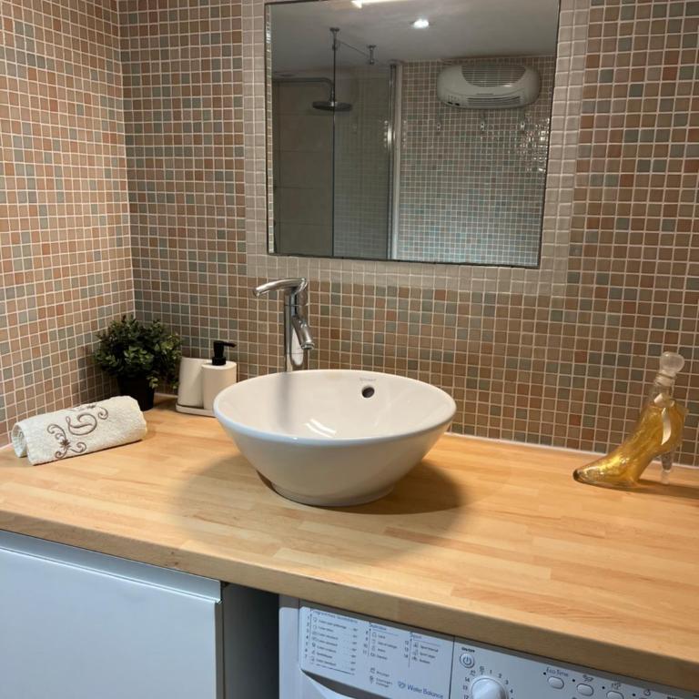 Ou Souleou appartement 3 étoiles dans villa Spa béton jardin vue mer et colline - Apartamento de 2 dormitorios con vistas - 10