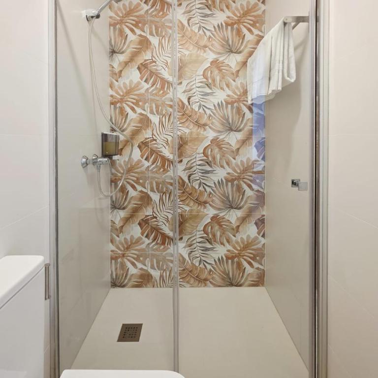 Bilbao ROOMS & KITCHEN Zabalburu - Quadruple Room with Private Bathroom - 8