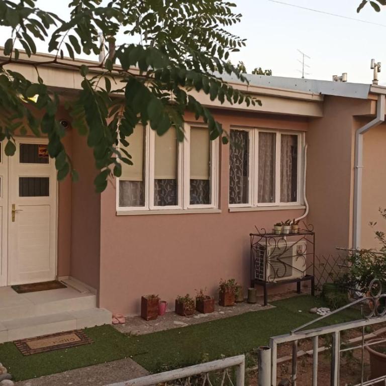 Jela - Spacious Two-Bedroom Apartment near City Center with Free Parking & Wi-Fi - Apartman sa 2 Spavaće Sobe - 10