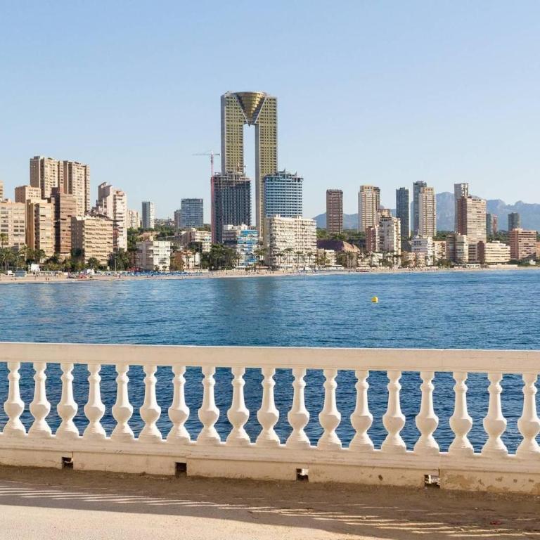 Benidorm playa poniente El Velero - Apartamento de 2 dormitorios con terraza y vistas al mar - 8