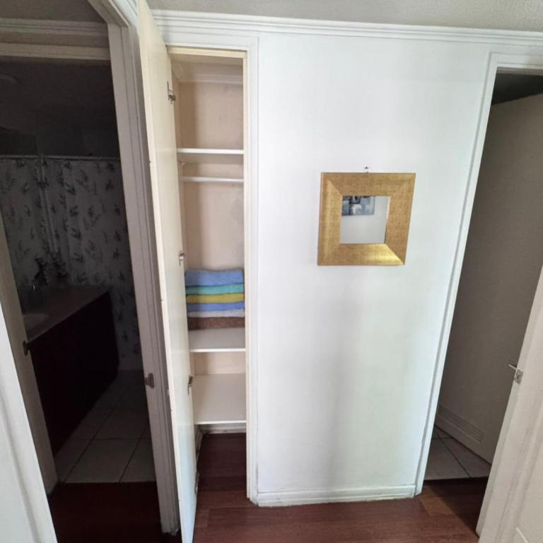 Depto en Santiago Centro con balcón y vista - parking opcional - Three-Bedroom Deluxe Apartment - 15