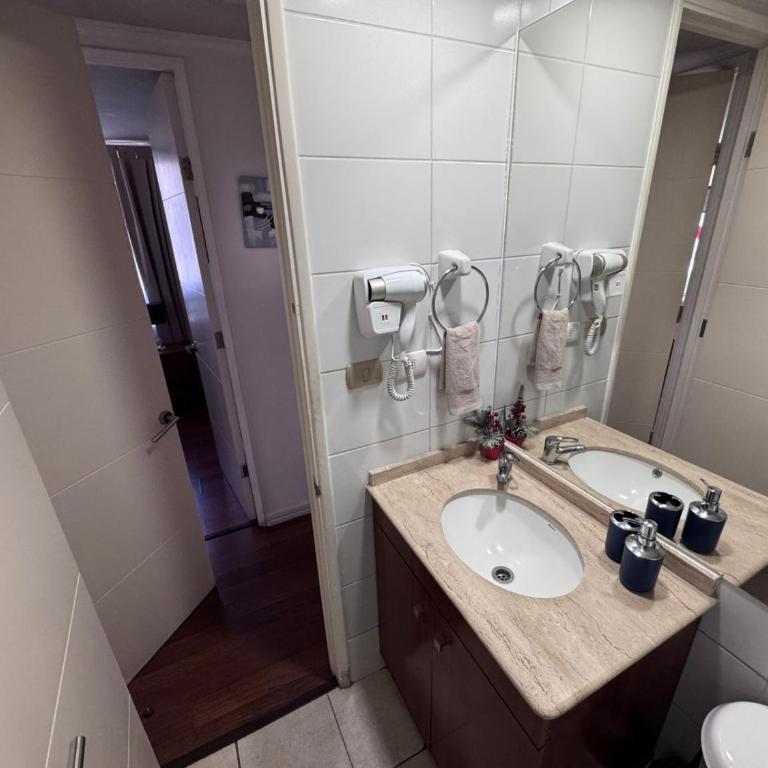 Depto en Santiago Centro con balcón y vista - parking opcional - Three-Bedroom Deluxe Apartment - 21
