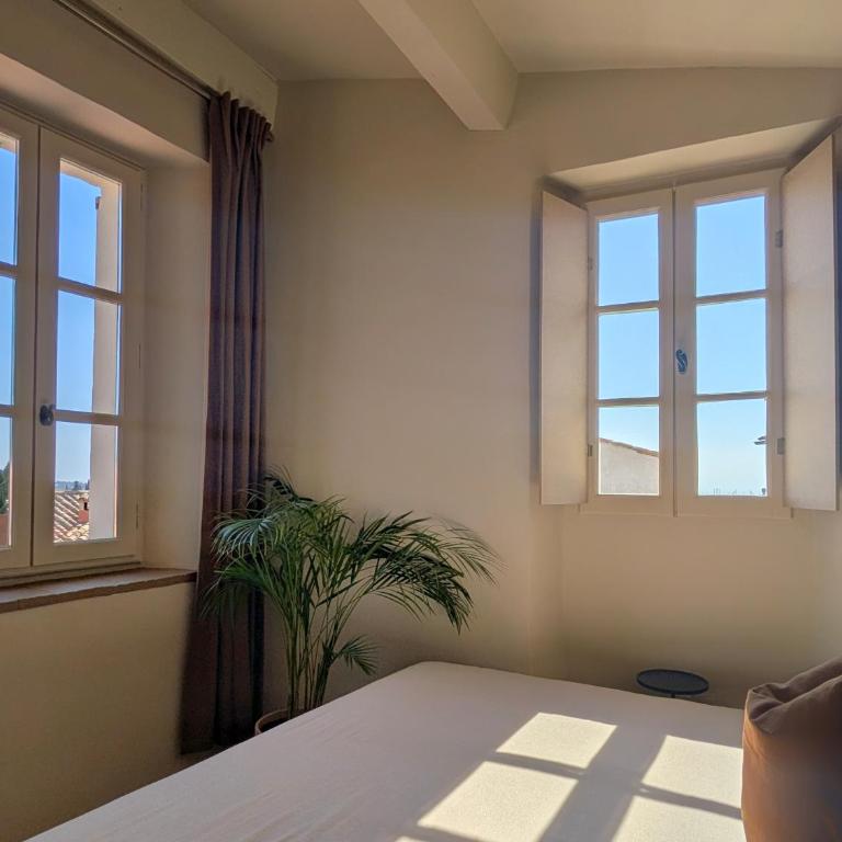 Provencal Escape - Suite with City View - 27
