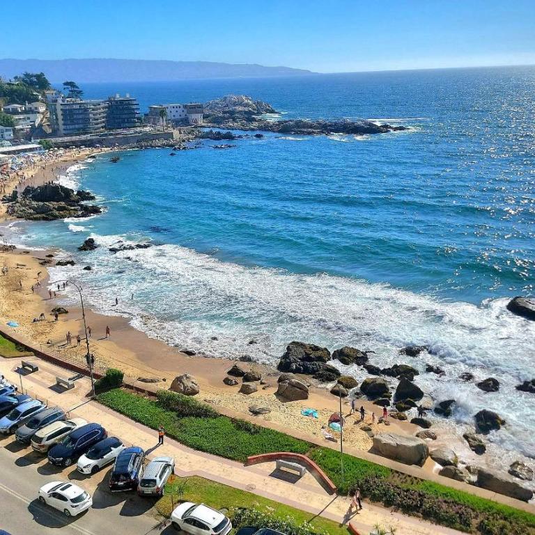 Gran depto en Cochoa frente a la playa - Three-Bedroom Apartment - 1