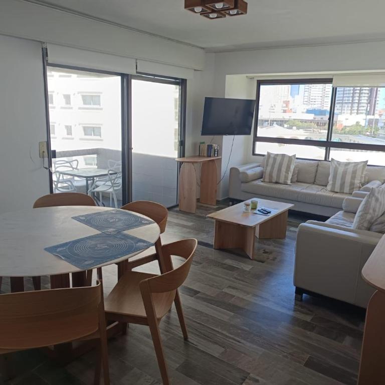 Apartamento frente a parada 2 de Playa Brava - Ed Parquemar Center - Apartamento de 2 dormitorios - 1