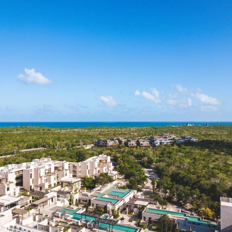 Luxury 2BR Retreat with Private Pool & Spa - Apartamento - 7