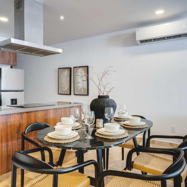Luxury 2BR Retreat with Private Pool & Spa - Apartamento - 15