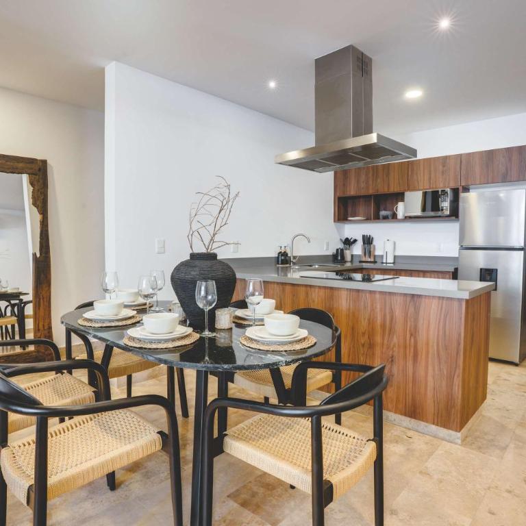 Luxury 2BR Retreat with Private Pool & Spa - Apartamento - 3