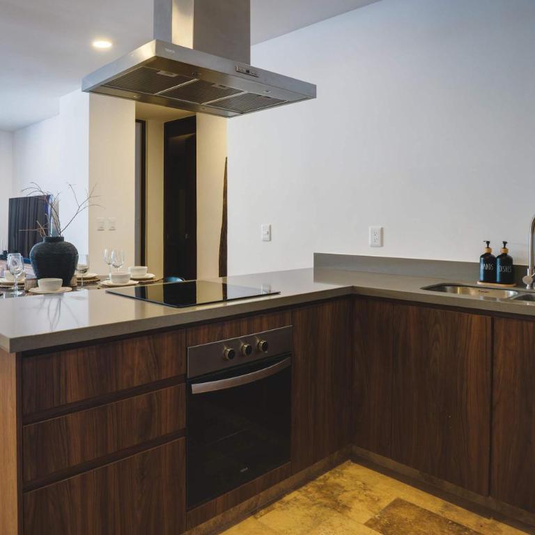 Luxury 2BR Retreat with Private Pool & Spa - Apartamento - 11
