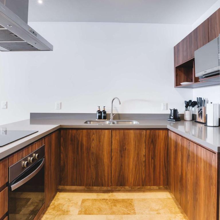 Luxury 2BR Retreat with Private Pool & Spa - Apartamento - 12