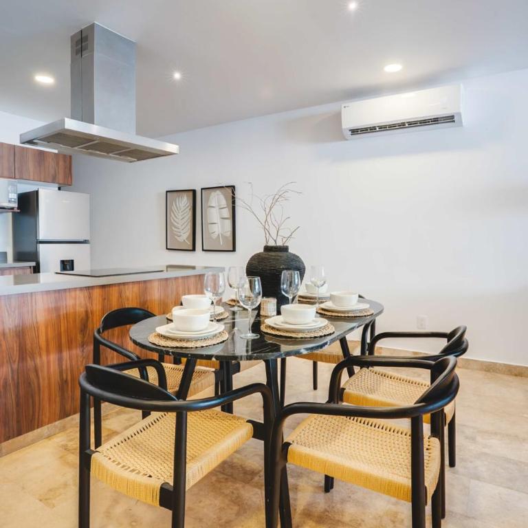 Luxury 2BR Retreat with Private Pool & Spa - Apartamento - 14