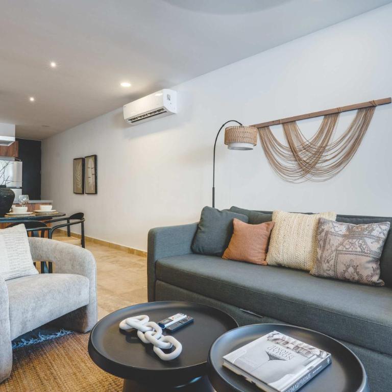 Luxury 2BR Retreat with Private Pool & Spa - Apartamento - 4