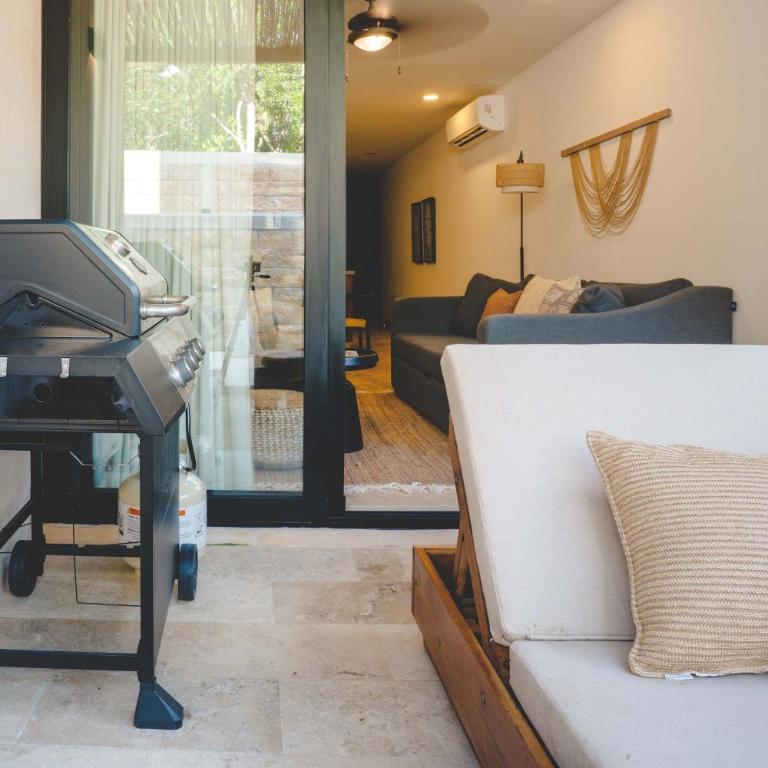Luxury 2BR Retreat with Private Pool & Spa - Apartamento - 33