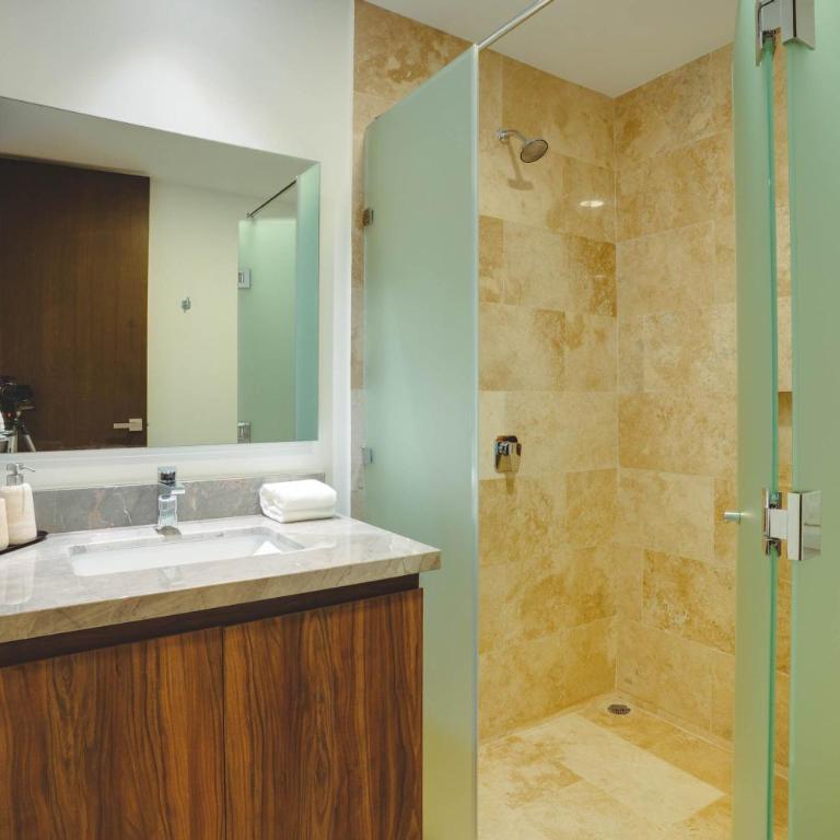 Luxury 2BR Retreat with Private Pool & Spa - Apartamento - 23