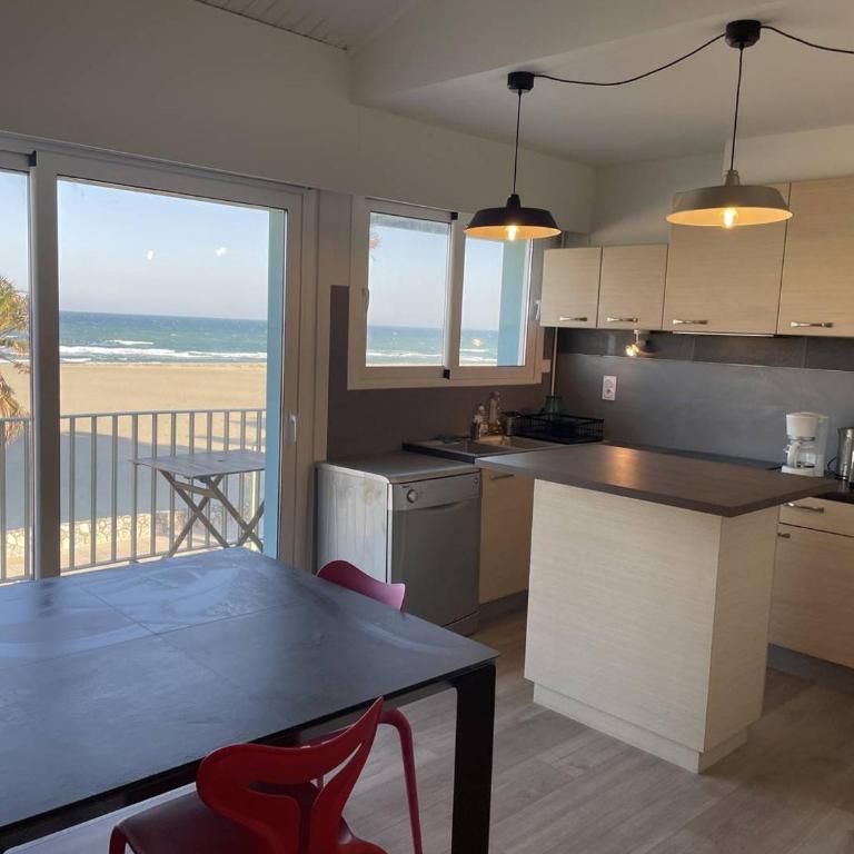 Élégant T3 Rénové, Balcon Vue Mer, WIFI, Parking - FR-1-833-38 - Appartement - 2