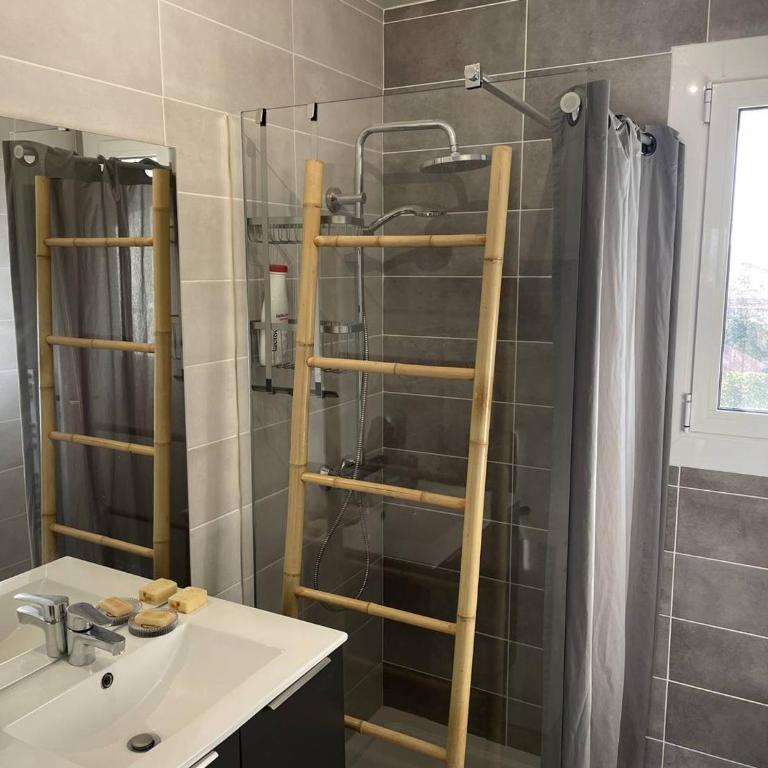 Élégant T3 Rénové, Balcon Vue Mer, WIFI, Parking - FR-1-833-38 - Appartement - 3