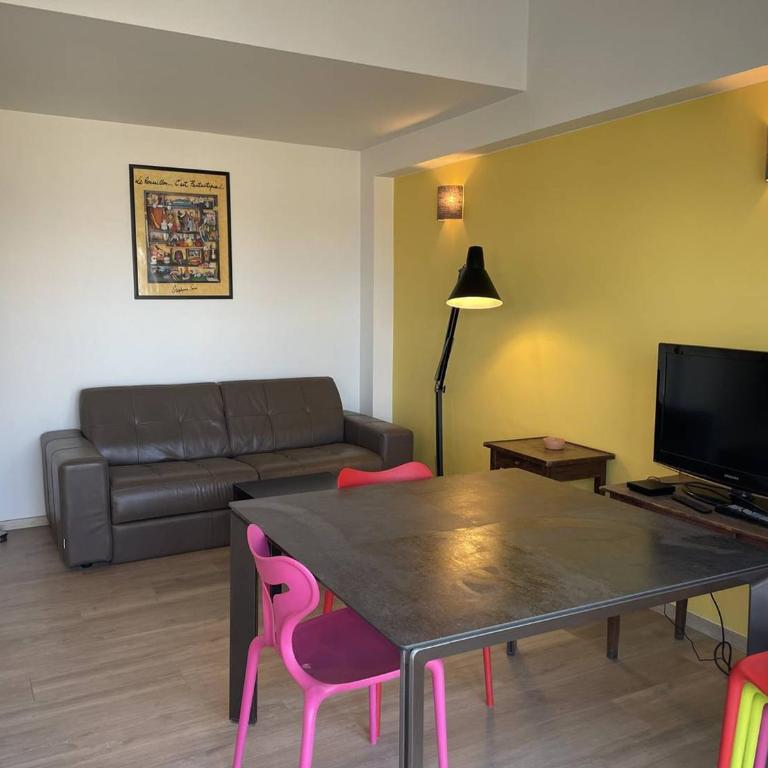Élégant T3 Rénové, Balcon Vue Mer, WIFI, Parking - FR-1-833-38 - Appartement - 4