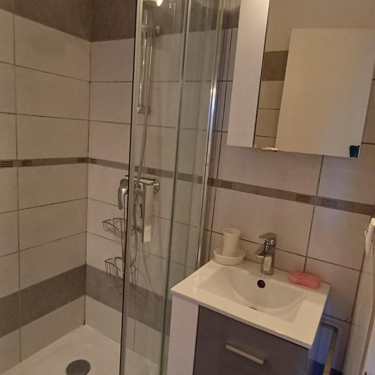 L'Orangeraie T2 Bandol clim terrasse proche à pieds mer gare ville pour 1 à 4 personnes - Apartamento de 1 dormitorio - 12