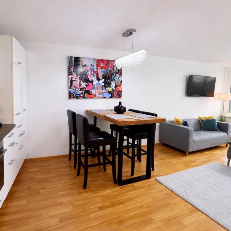Wohnen am Fluss im City Apartment Linz Donaublick - Garten, Cafe & WLAN, Self-checkin, Parkplatz, für 4 Gäste - Apartment mit 2 Schlafzimmern - 8