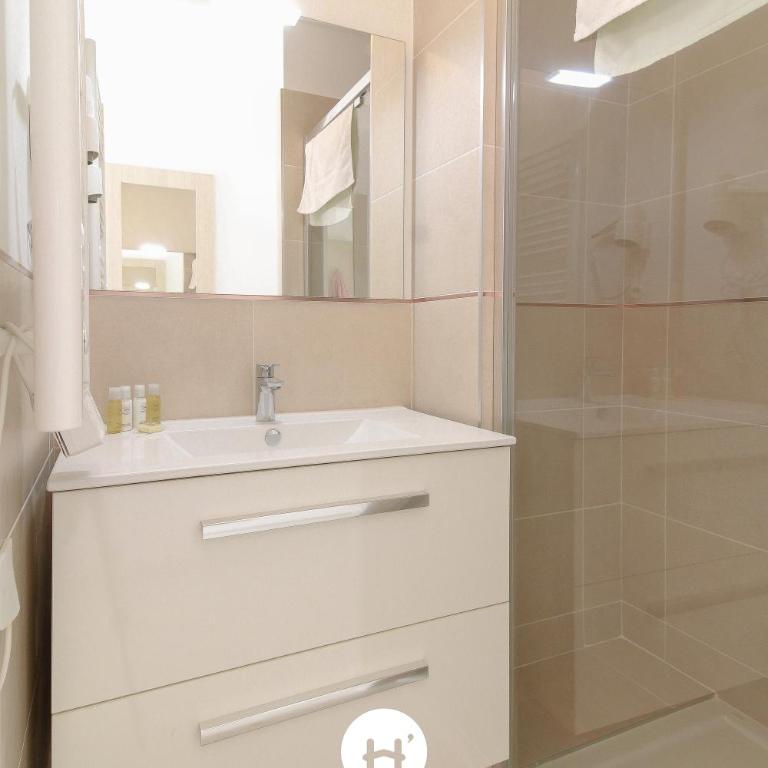 SELECT'soHOME - Résidence Le Poséidon - Mazet en Duplex - Prestations de qualité & Services Hôteliers, Parking privé - POS-E - Two-Bedroom Apartment - 14