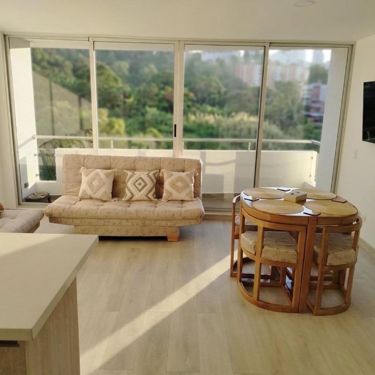 Elegante y Cómodo | Estrato 6 - Apartamento con balcón - 1