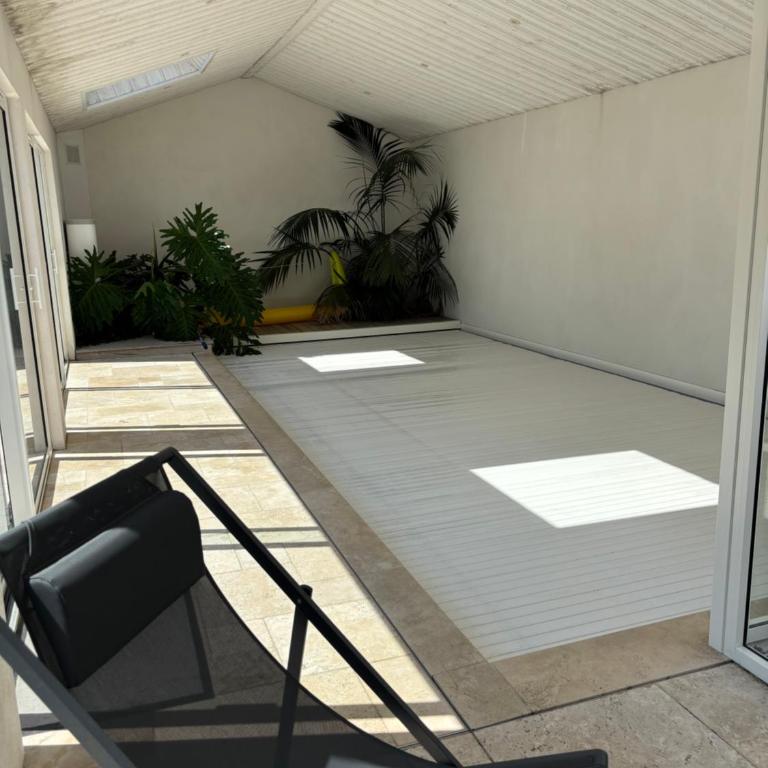 Villa LES EMBRUNS avec piscine intérieure chauffée 2 à 8 personnes - Villa avec Piscine Privée - 6