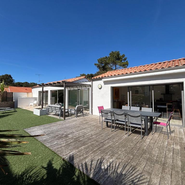 Villa LES EMBRUNS avec piscine intérieure chauffée 2 à 8 personnes - Villa avec Piscine Privée - 10