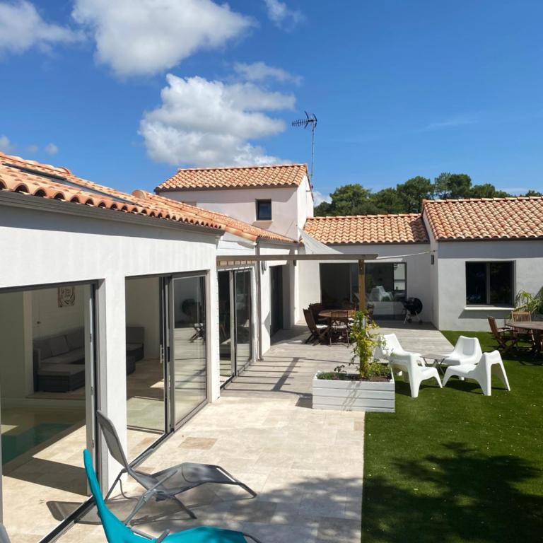 Villa LES EMBRUNS avec piscine intérieure chauffée 2 à 8 personnes - Villa avec Piscine Privée - 12